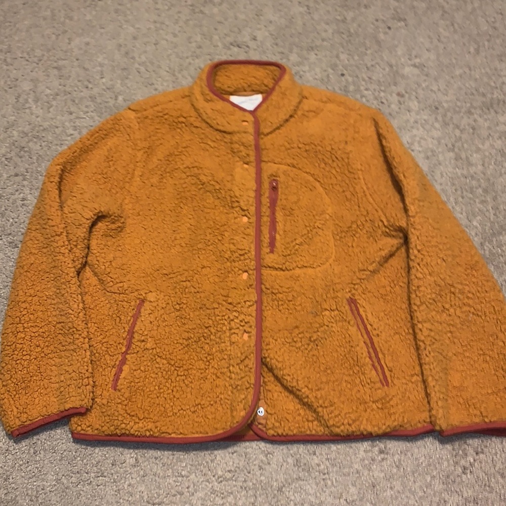NWT - Womens Universal Thread Button Sherpa